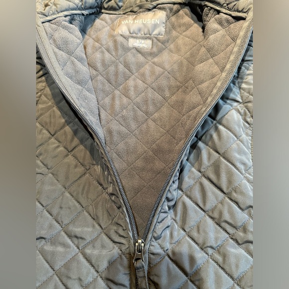 Van Heusen•insulated full-zip vest•women’s small•polyester•gray•quilted•pockets - Picture 13 of 13